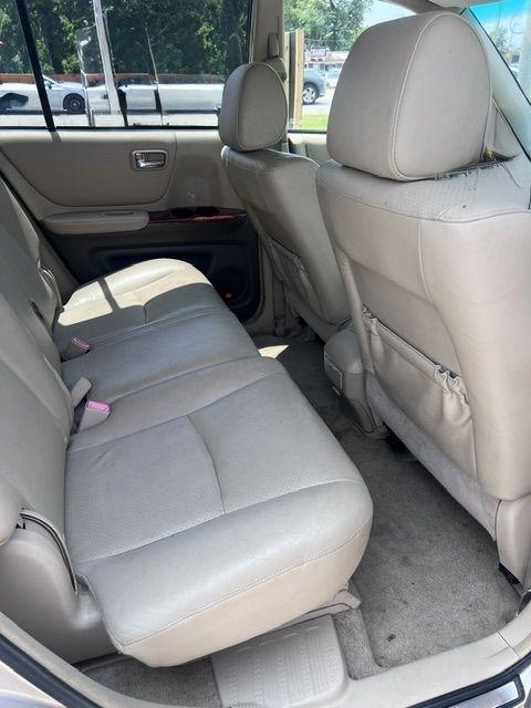 Toyota Highlander V6 2WD with 3rd-Row Seat 2006