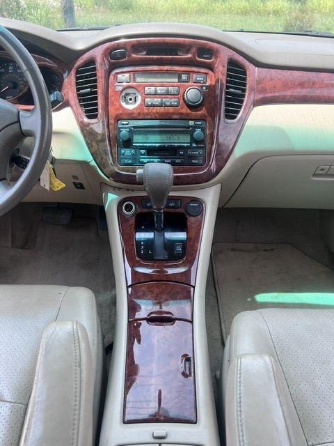 Toyota Highlander V6 2WD with 3rd-Row Seat 2006