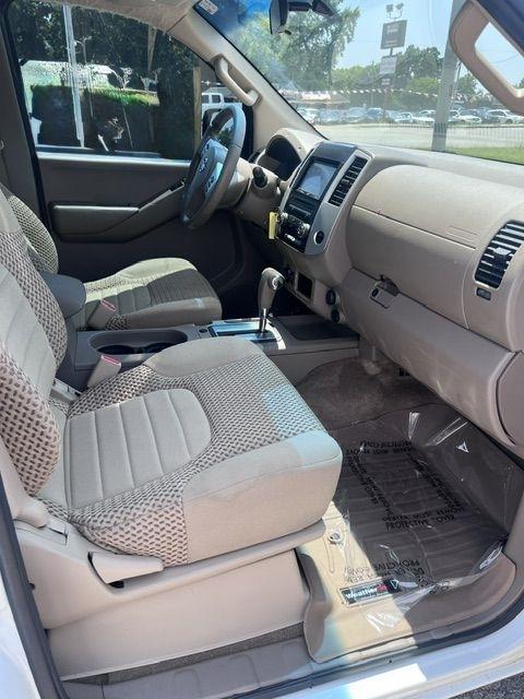 Nissan Frontier S Crew Cab 6MT 4WD 2014