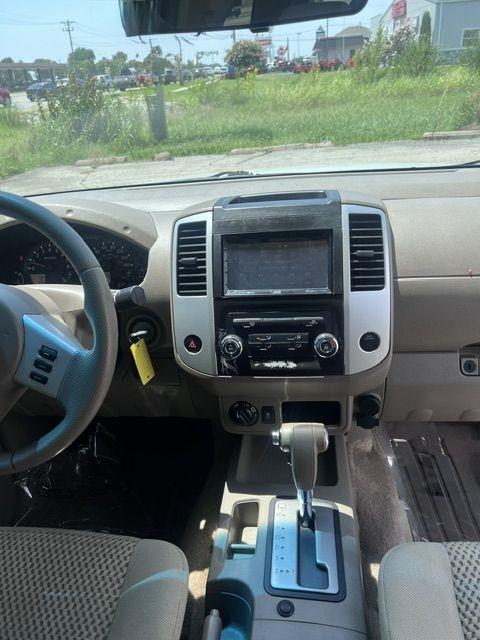 Nissan Frontier S Crew Cab 6MT 4WD 2014