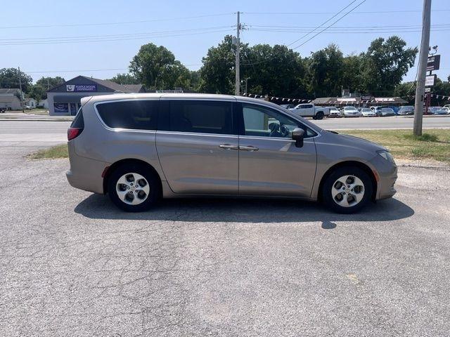 Chrysler Pacifica LX 2017