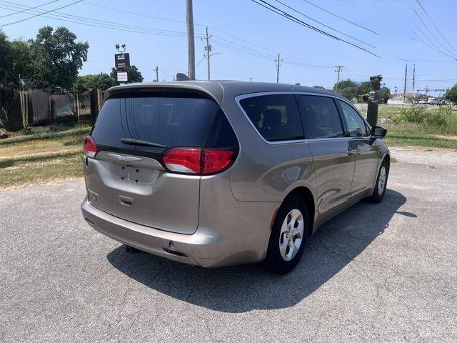 Chrysler Pacifica LX 2017