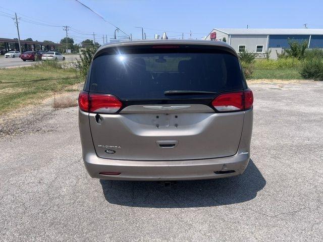 Chrysler Pacifica LX 2017