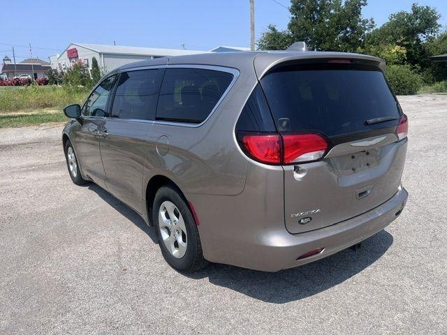 Chrysler Pacifica LX 2017
