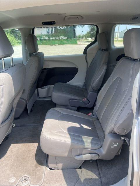 Chrysler Pacifica LX 2017