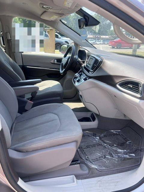 Chrysler Pacifica LX 2017