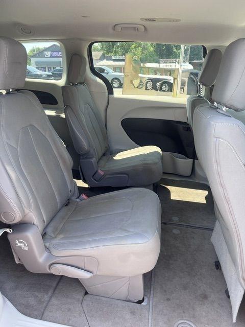 Chrysler Pacifica LX 2017