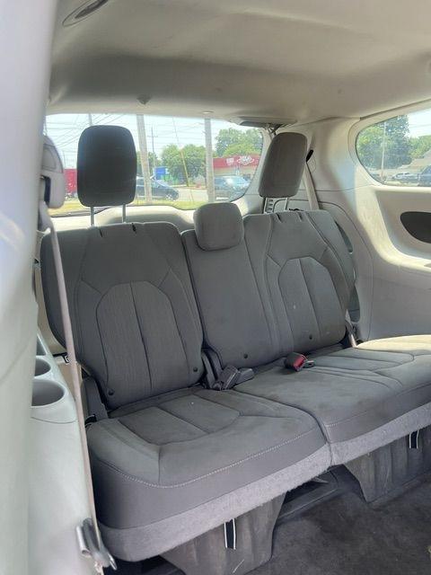 Chrysler Pacifica LX 2017