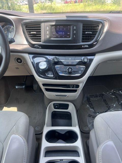 Chrysler Pacifica LX 2017