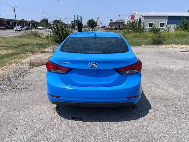 Hyundai Elantra SE 6AT 2015