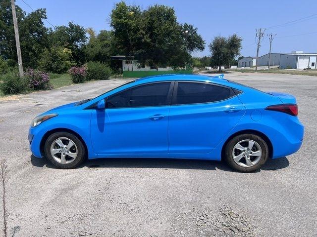 Hyundai Elantra SE 6AT 2015