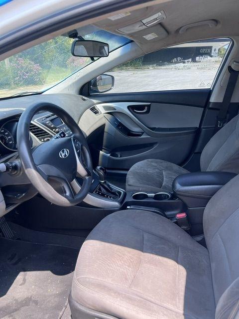 Hyundai Elantra SE 6AT 2015