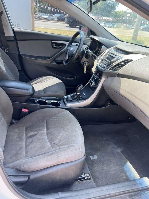 Hyundai Elantra SE 6AT 2015