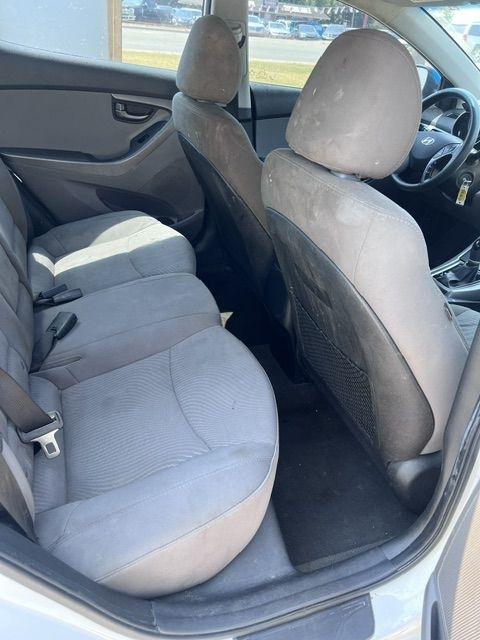 Hyundai Elantra SE 6AT 2015