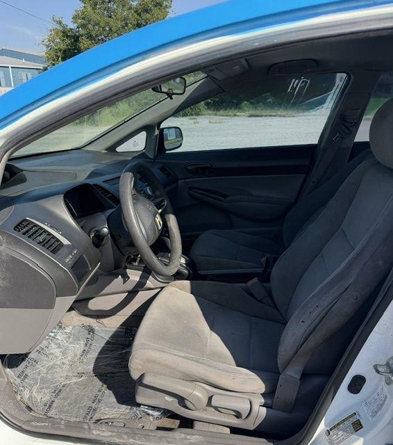 Honda Civic DX-VP Sedan 5-Speed AT 2011