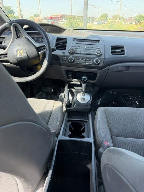 Honda Civic DX-VP Sedan 5-Speed AT 2011
