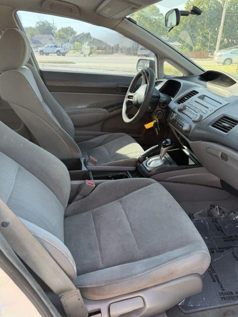 Honda Civic DX-VP Sedan 5-Speed AT 2011