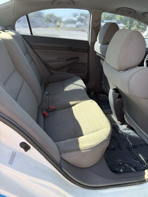 Honda Civic DX-VP Sedan 5-Speed AT 2011