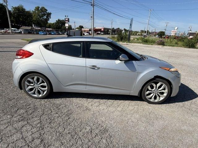 Hyundai Veloster Base 2013