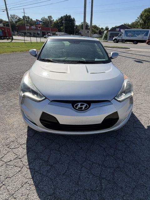 Hyundai Veloster Base 2013