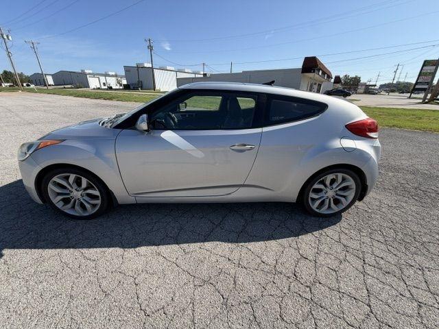 Hyundai Veloster Base 2013
