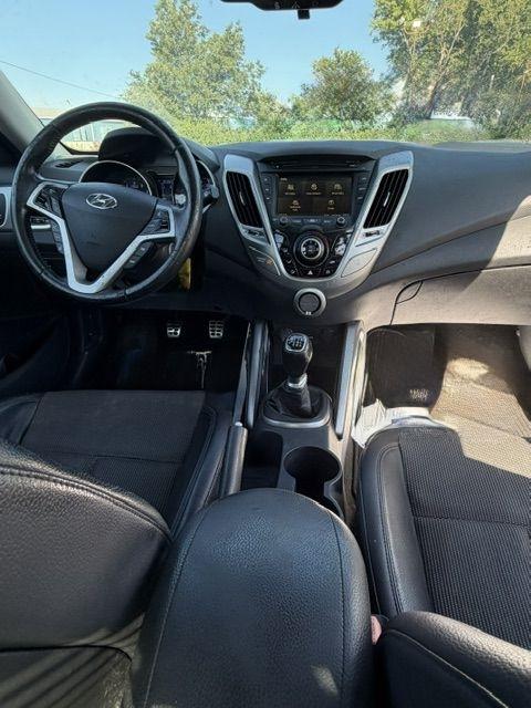Hyundai Veloster Base 2013