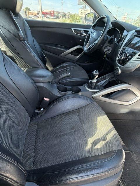 Hyundai Veloster Base 2013