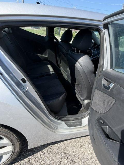 Hyundai Veloster Base 2013