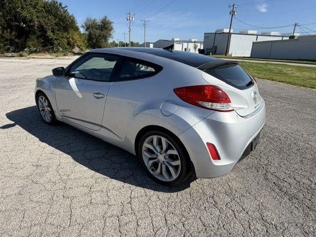Hyundai Veloster Base 2013