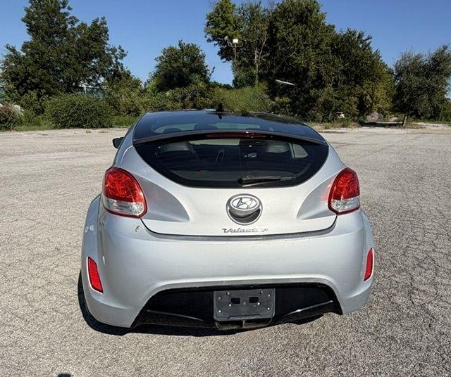 Hyundai Veloster Base 2013