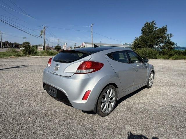Hyundai Veloster Base 2013