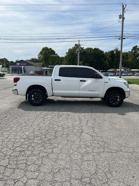 Toyota Tundra Tundra-Grade CrewMax 5.7L FFV 4WD 2013