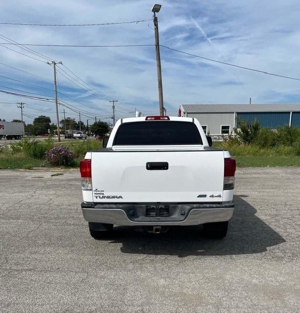 Toyota Tundra Tundra-Grade CrewMax 5.7L FFV 4WD 2013