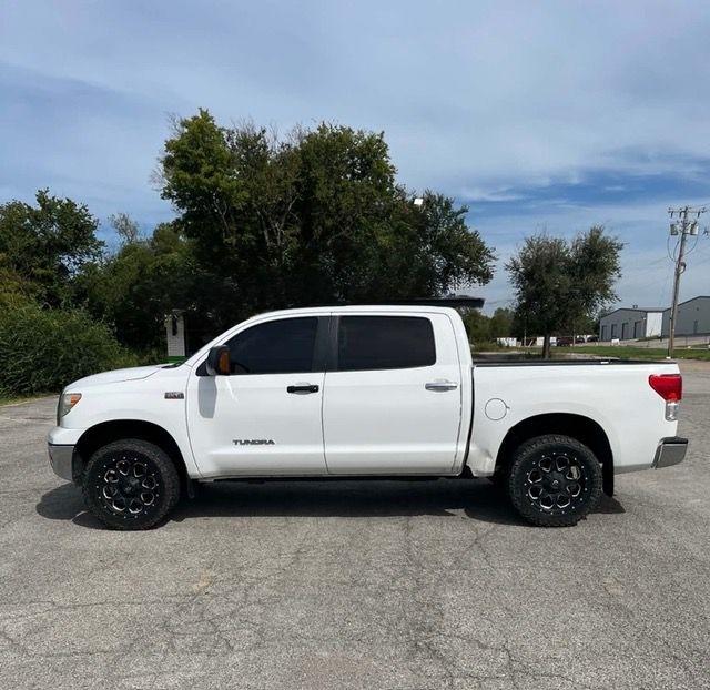 Toyota Tundra Tundra-Grade CrewMax 5.7L FFV 4WD 2013