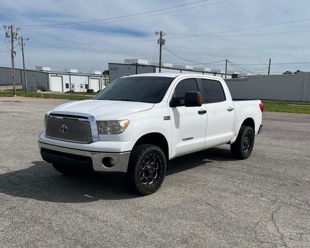 Toyota Tundra Tundra-Grade CrewMax 5.7L FFV 4WD 2013