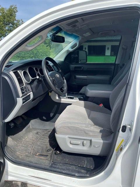 Toyota Tundra Tundra-Grade CrewMax 5.7L FFV 4WD 2013
