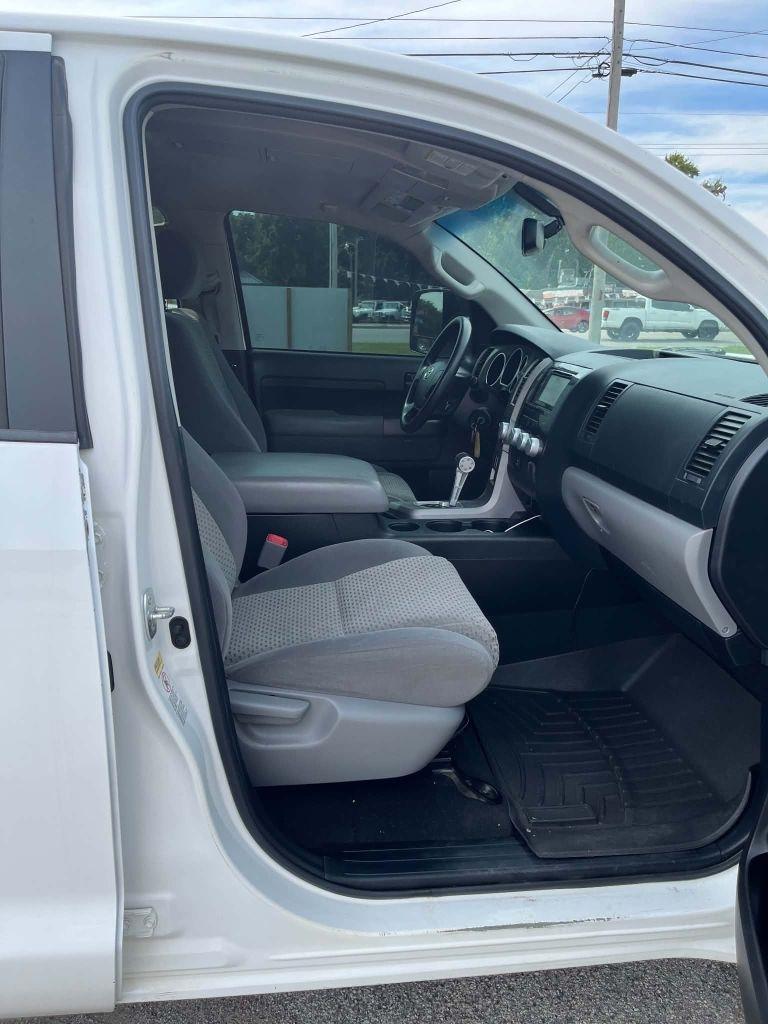 Toyota Tundra Tundra-Grade CrewMax 5.7L FFV 4WD 2013