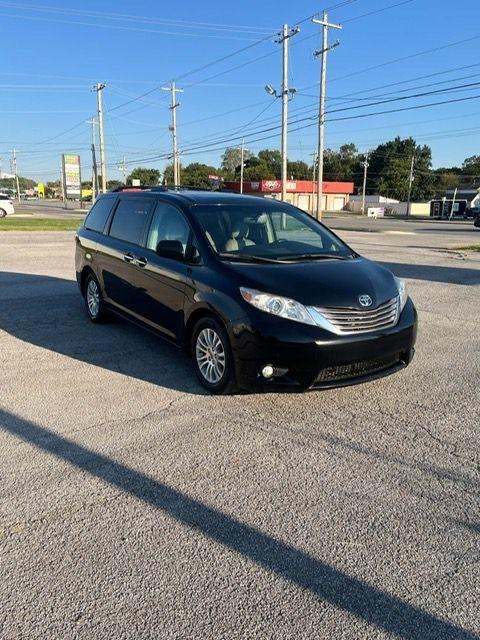 Toyota Sienna XLE FWD 8-Passenger V6 2016