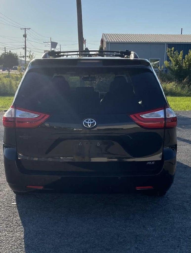 Toyota Sienna XLE FWD 8-Passenger V6 2016