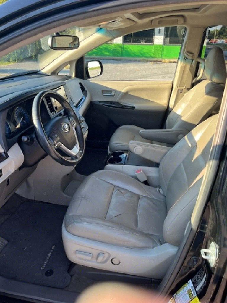 Toyota Sienna XLE FWD 8-Passenger V6 2016