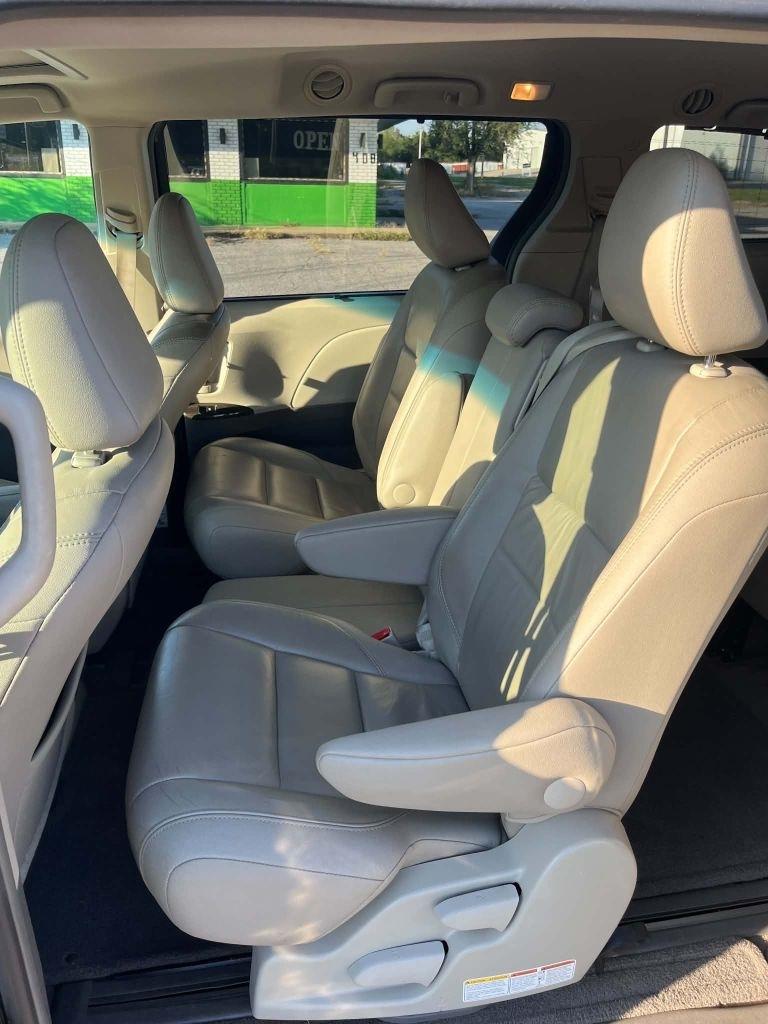 Toyota Sienna XLE FWD 8-Passenger V6 2016