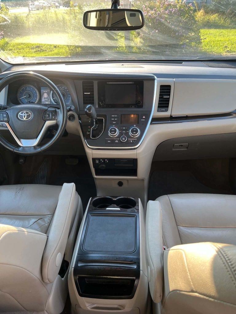 Toyota Sienna XLE FWD 8-Passenger V6 2016