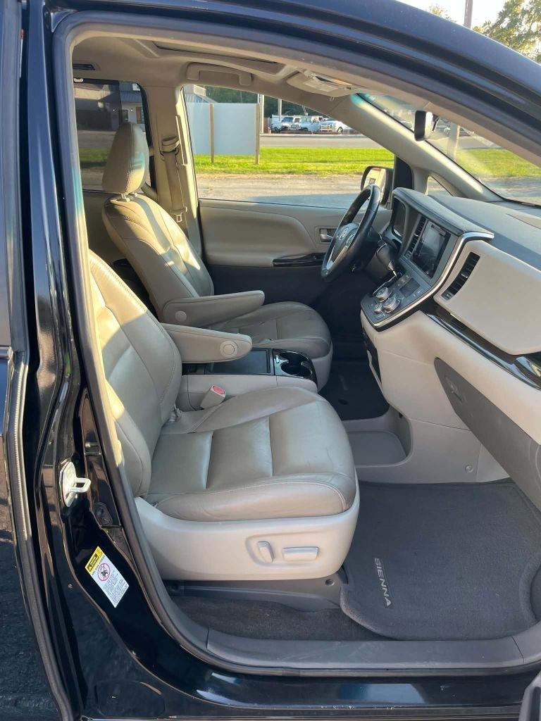 Toyota Sienna XLE FWD 8-Passenger V6 2016