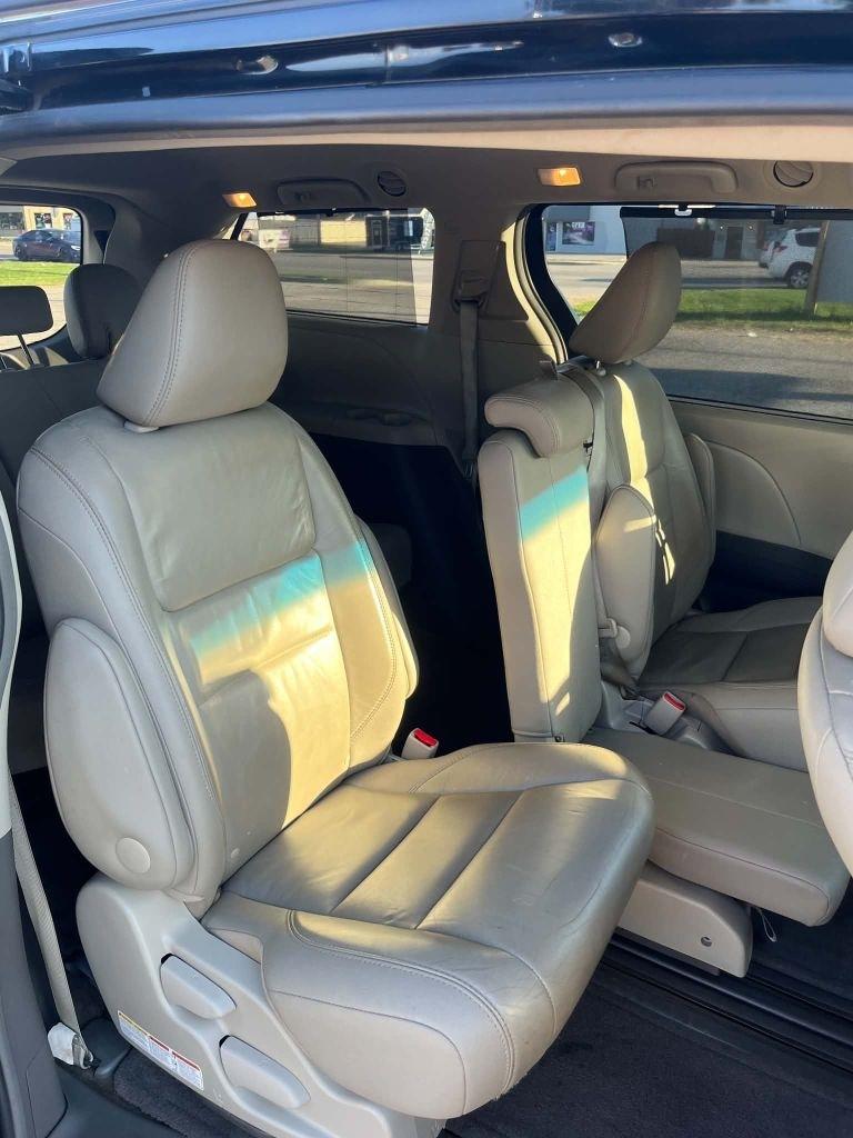 Toyota Sienna XLE FWD 8-Passenger V6 2016