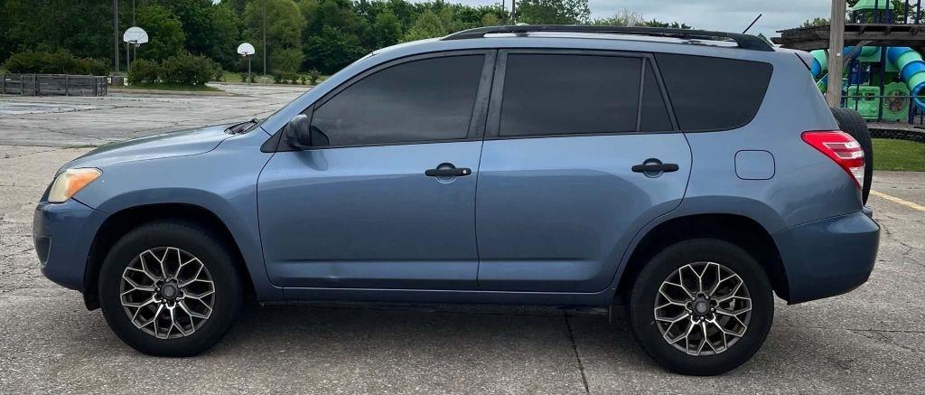 Toyota RAV4 Base I4 2WD 2010