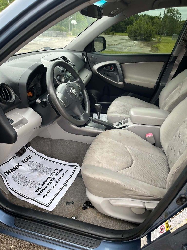 Toyota RAV4 Base I4 2WD 2010