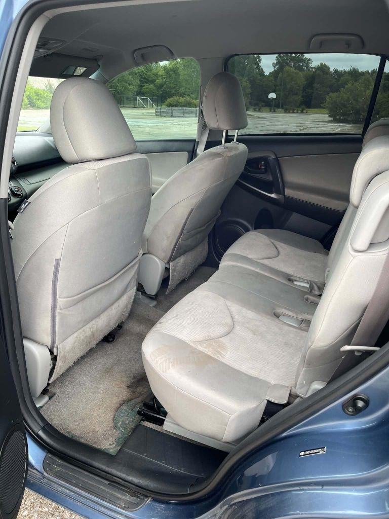 Toyota RAV4 Base I4 2WD 2010