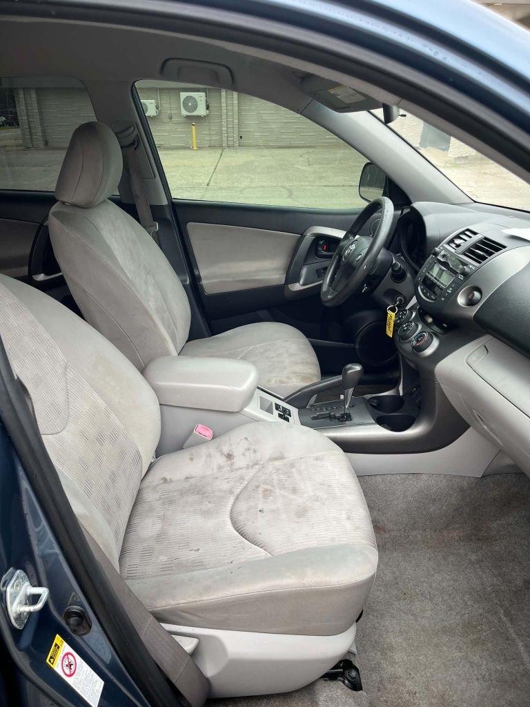 Toyota RAV4 Base I4 2WD 2010