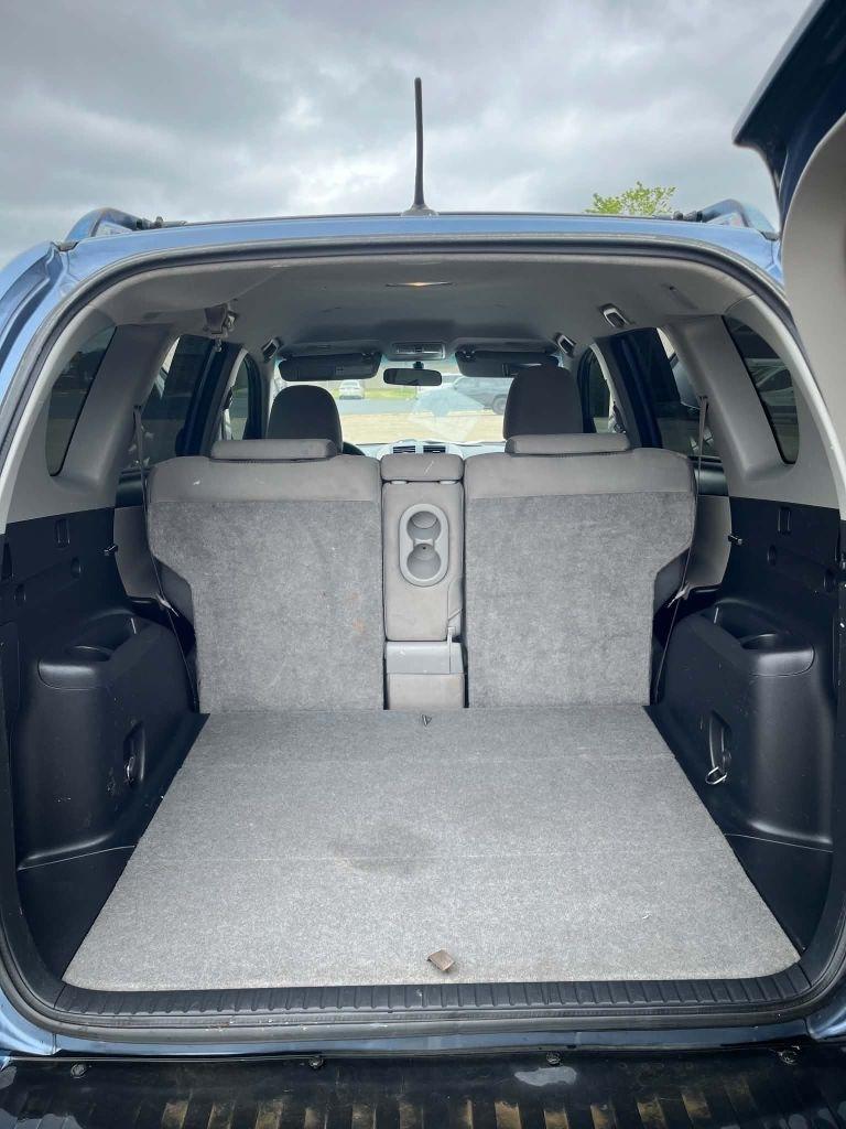 Toyota RAV4 Base I4 2WD 2010