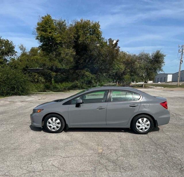 Honda Civic LX Sedan 5-Speed AT 2012